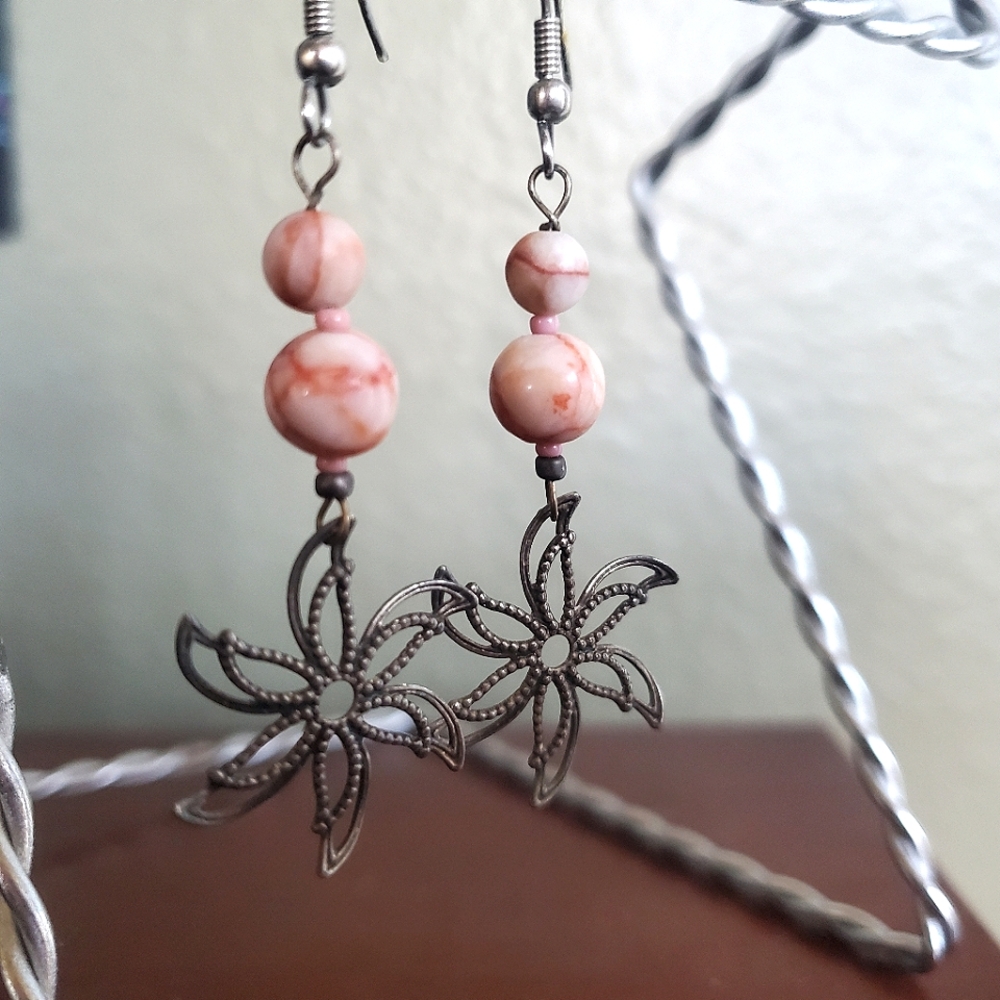 Marbled two-tone pink bead flower/pinwheel dangle earrings